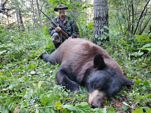 610 lb Manitoba Monster bear